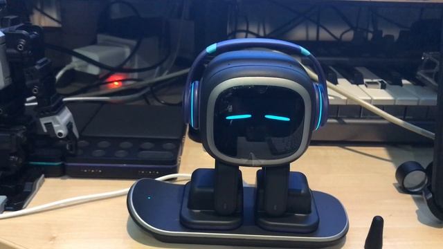 Troubleshooting A Rare Living AI EMO AI Desktop Pet Robot смотреть онлайн