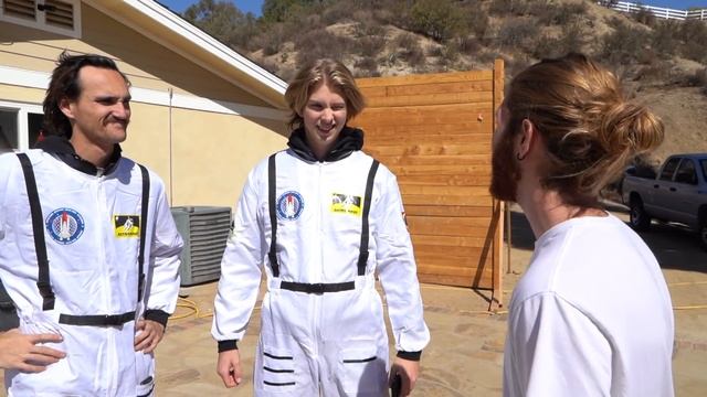 We Sent an iPhone 13 into SPACE... It Worked! смотреть онлайн