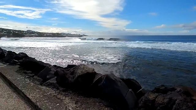 Morning walk at the Port of saint Pierre, Reunion Island, Indian Ocean. смотреть онлайн