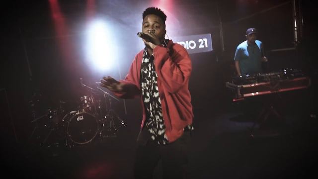 AZIZI GIBSON | LIVE @ STUDIO 21 смотреть онлайн