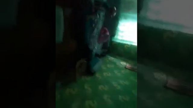 Ожог с дивана на диван это очень больно я вам не советую Поэтому можно разбить голову Если только н смотреть онлайн