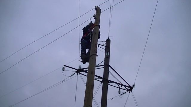 Подъем на деревянную опору ВЛ 0,4 кВ с перемещающейся анкерной точкой ПроВиТекс смотреть онлайн