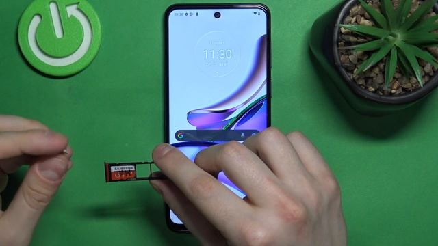 Motorola Moto G13 | Как вставить сим карту и карту памяти в Motorola Moto G13 смотреть онлайн