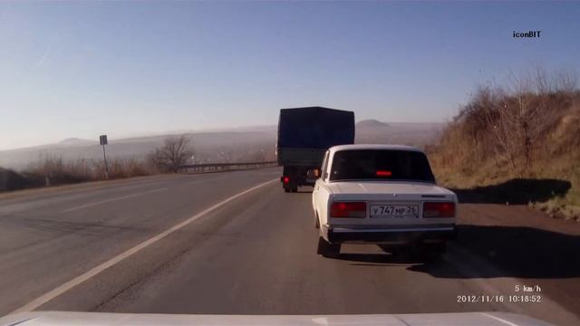 гора Эльбрус(самая высокая в Европе)в дали весь в снегу смотреть онлайн