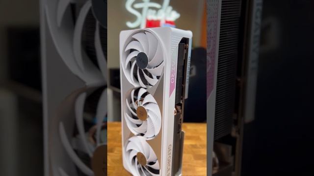 Unboxing the brand new Gigabyte RTX4080 AERO OC 16GB. How gorgeous is this⁉️ #rtx #rtx4080 #unboxin смотреть онлайн