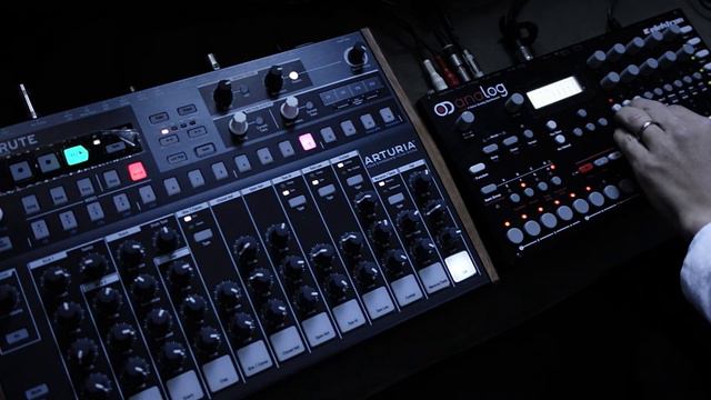 Emptiness- Elektron Analog Four and Arturia DrumBrute смотреть онлайн
