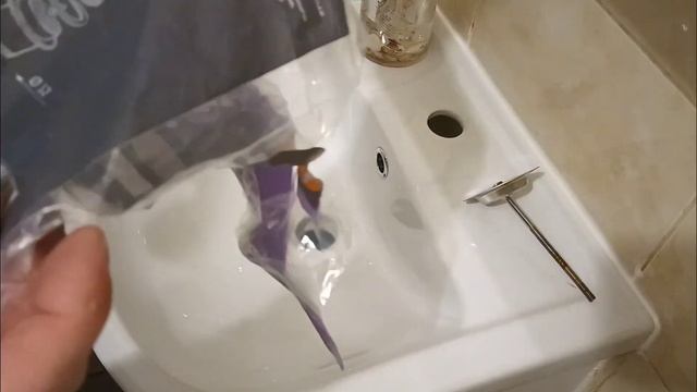 Сборка мойки в ванну - кстати я не сантехник (плотник) но меня хотели взять в сантехники :-) смотреть онлайн