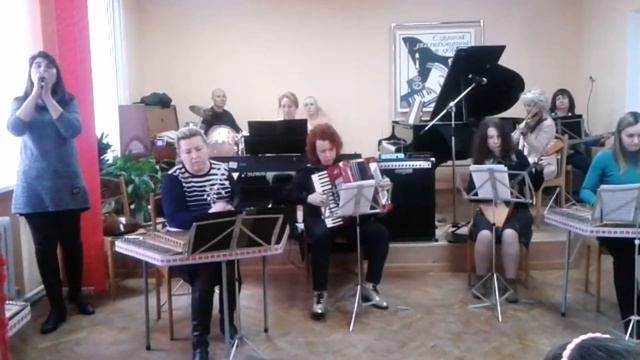 Муз. Б. Мокроусова., сл.М.Лисянского "Осенние листья". Исп.:Инстр.анс.-ль "Дивертисмент". смотреть онлайн