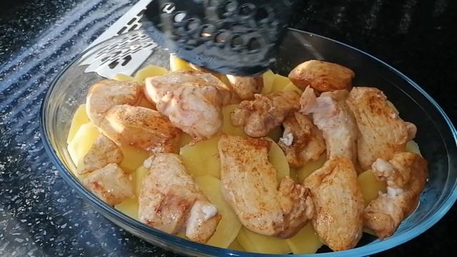 Потрясающий УЖИН в духовке. Получается безумно вкусно и при этом готовится очень легко и быстро. смотреть онлайн