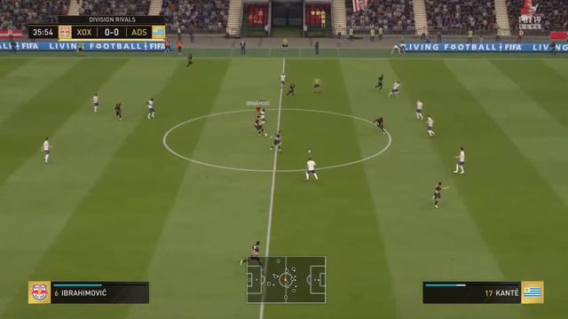 FIFA 19 | TOP 3 EASY SKILL MOVES Tutorial [PS4/XBOX ONE] смотреть онлайн