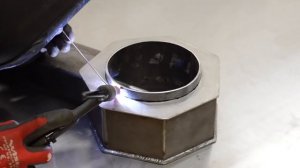 МОЩНАЯ ПЕЧЬ на отработке своими руками ДЕШЕВОЕ отопление гаража или дома | Для Людей