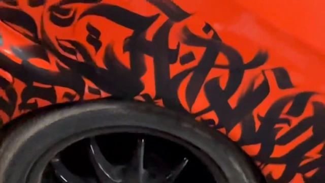 Как бюджетно и стильно скрыть царапины на ЛКП| КАЛЛИГРАФИЯ НА АВТО смотреть онлайн