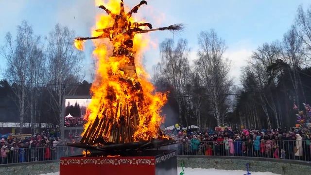 Масленица. Сжигание чучела. (Maslenitsa is Russian folk holiday) смотреть онлайн