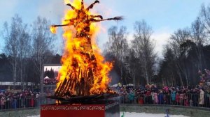 Масленица. Сжигание чучела. (Maslenitsa is Russian folk holiday)