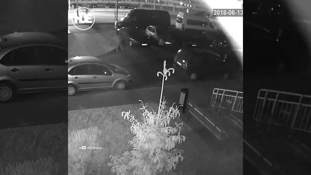 В Гродно бухой мужик сломал одну машину и провёл ночь в другой смотреть онлайн