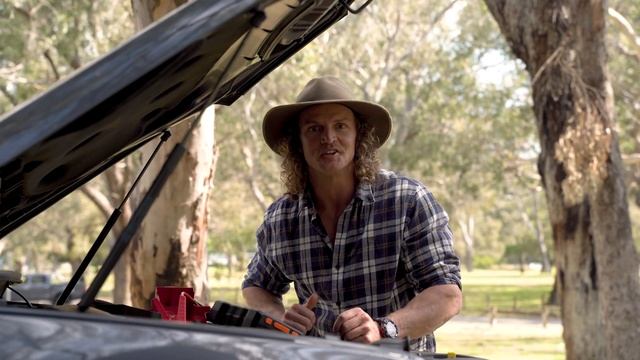 How To Get Out Of A Sticky Situation With Nick 'Honey Badger' Cummins | JS80 Jump Starter смотреть онлайн