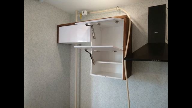 Кухня с фасадами МДФ в пленки ПВХ. Интегрированная профиль-ручка смотреть онлайн