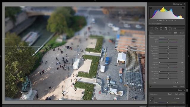 How to Do The Tilt Shift "Tiny Town" Effect in Lightroom смотреть онлайн