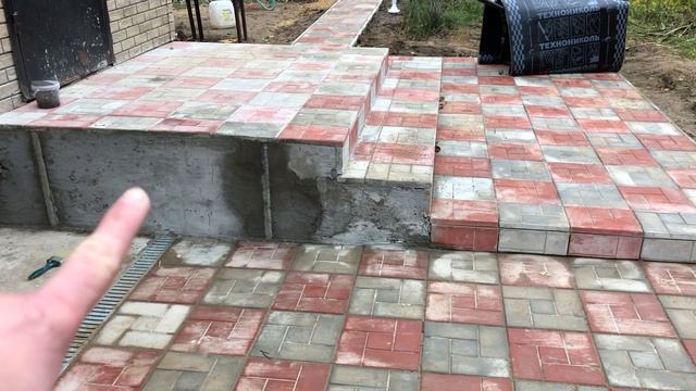 Уличные светильники и дорожки из тротуарной плитки... смотреть онлайн