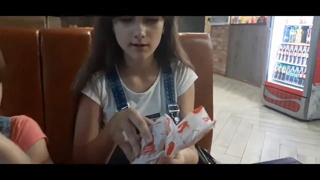 ВЛОГ 2||| КАФЕ "КРИЛА"||| ПЛОЩАДЬ МИР||| КРАМАТОРСК||| смотреть онлайн