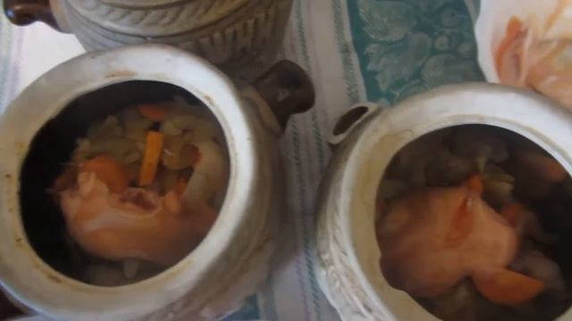 Курица с овощами и картофелем запечёная в горшочках.Вкусный рецепт. смотреть онлайн