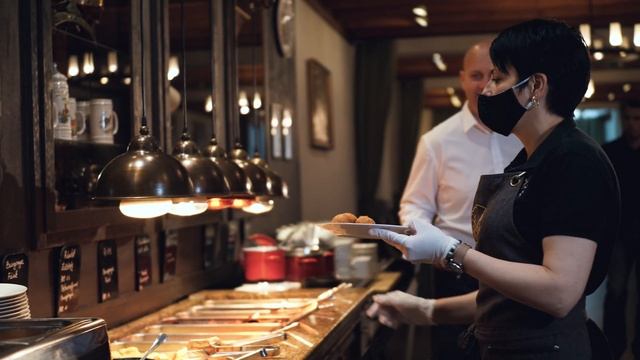 Érintésmentes svédasztalok - Trófea Grill Étterem Óbuda смотреть онлайн