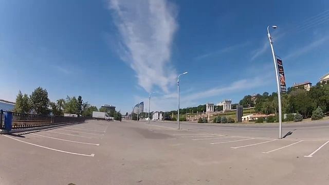 Волгоград. Спуск на велосипеде к набережной. смотреть онлайн
