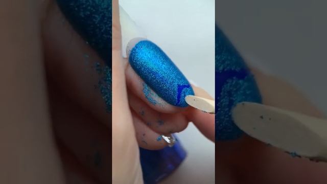 Голографическая втирка на ногтях. Дизайн ногтей #nails #shorts #nailart смотреть онлайн