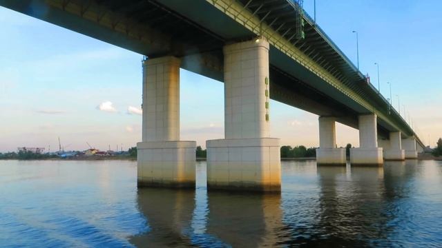Пермь - Река Кама. Красавинский автодорожный мост через Каму. Проход моста вниз по течению. смотреть онлайн