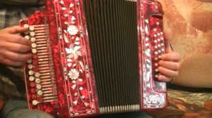 Есаул молоденький(А. Розенбаум) на гармони.