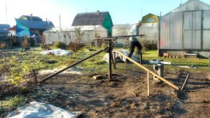 Самостоятельная установка теплицы на винтовые сваи.