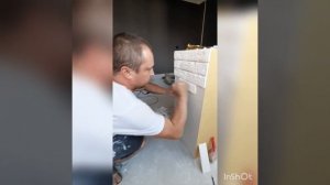 Укладка гипсовой плиточки "кабанчик" на откосы.