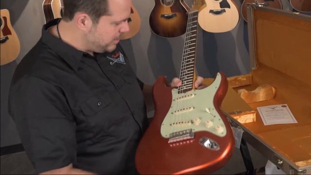 Unboxing a Fender Custom Shop '61 Stratocaster Journeyman Relic смотреть онлайн