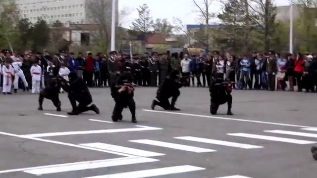 Показательные выступления СОБР на открытии музея боевое славы смотреть онлайн