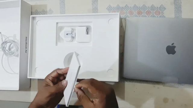 Macbook Air 2020 Unboxing + Accessories смотреть онлайн