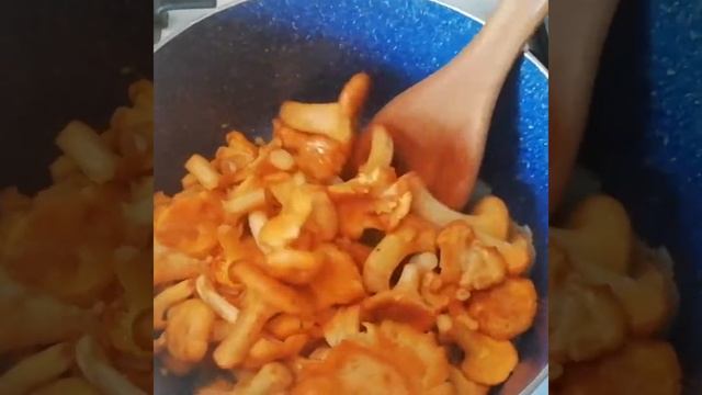 Удивительно - вкусный  грибной соус из лисичек.