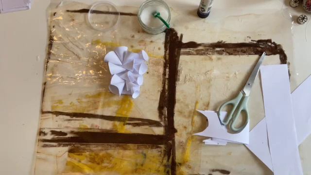 PAPER MANIPULATION FOR TEXTURE | Folding, Curling, Braiding, Rolling Papers | Didsbury Art Studio смотреть онлайн