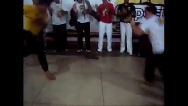 Professor Minhoca & Monitor Silvio / Roda de capoeira Regional смотреть онлайн