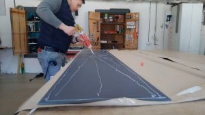 Как приклеить зеркало на шкаф | клею зеркало на дверцу к лдсп