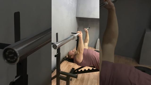 Жим штанги лёжа на горизонтальной скамье классика смотреть онлайн
