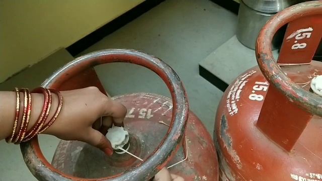 How to replace and detach a gas cylinder in Tamil/tips смотреть онлайн