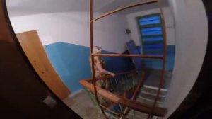 Нервная бабка требует выключить музыку