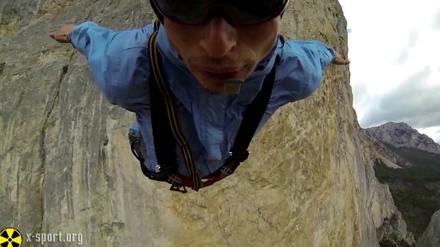 Прыжок с веревкой (роупджампинг) со скалы в Крыму, Шаан-Кая (команда X-Sport.org) - Андрей Мотовили