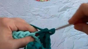 КРАСИВАЯ ШИРОКАЯ РУЧКА ДЛЯ КОРЗИНЫ?Как связать трехцветную ручку для корзины )