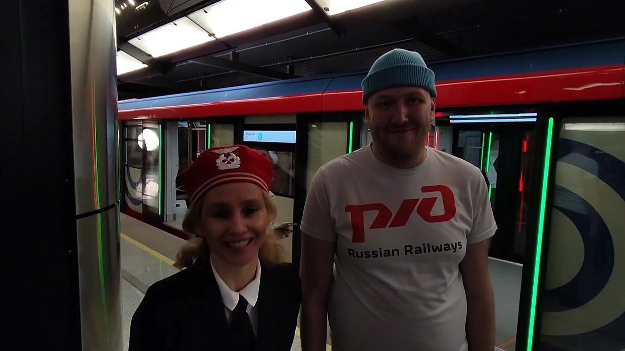 Голос Московского Метро Юлия Романова-Кутьина : Поздравление с Парадом поездов на БКЛ! смотреть онлайн