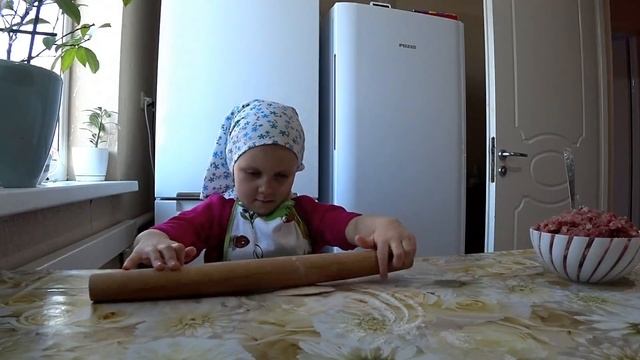 Поля удивила работоспособностью, а ей ведь всего 4 года! смотреть онлайн