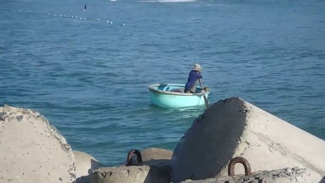 Вьетнамская рыбацкая лодка смотреть онлайн