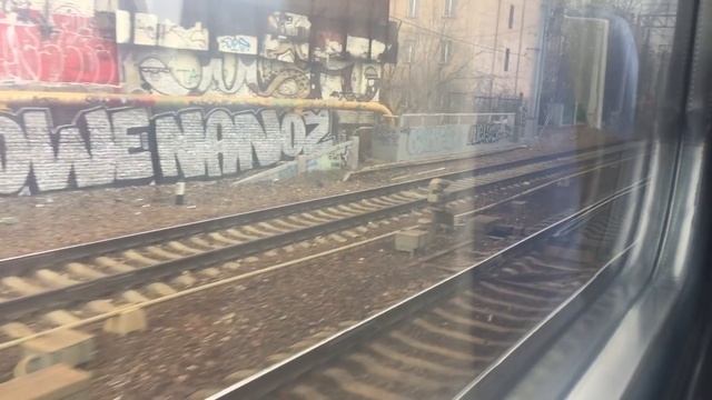 Огнетушитель на путях у Курского вокзала.