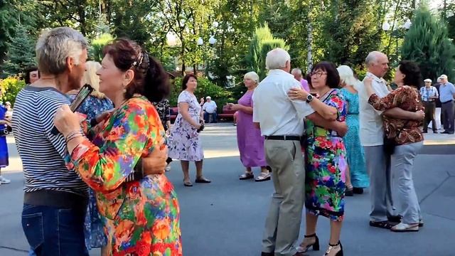 ЗНАЮ, ЖДЁШЬ МЕНЯ ТЫ ГДЕ-ТО! ТАНЦЫ ХАРЬКОВ УКРАИНА ИЮЛЬ 2023 смотреть онлайн