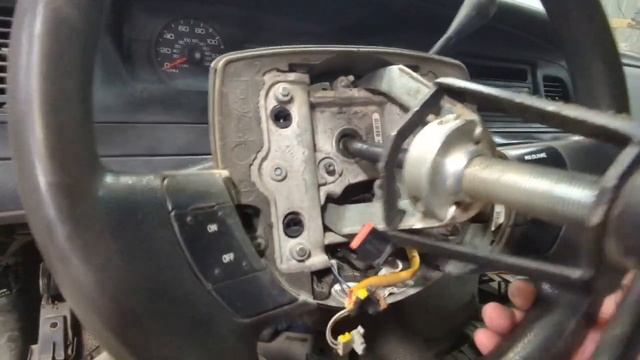 Replacing the shift interlock solenoid on a 2006 Crown Vic смотреть онлайн